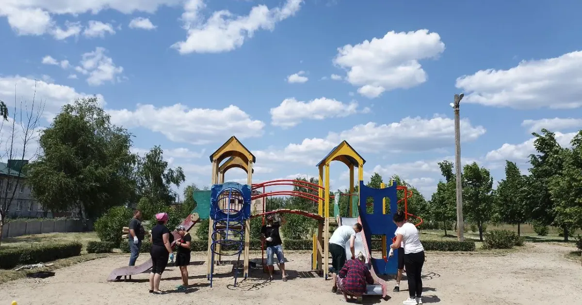Фото - Відділ культури, туризму, молоді та спорту Слобожанської селищної ради В селі Донець Слобожанської громади відремонтували та впорядкували дитячий майданчик на порталі Gromada Group