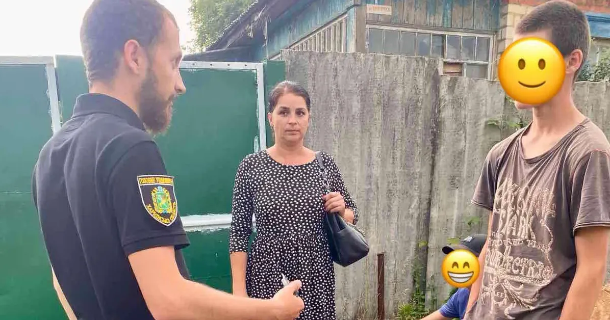 Фото - Слобожанський центр надання соціальних послуг У Скрипаях Слобожанської громади соцпрацівники та поліцейський офіцер громади провели профілактичну бесіду в одній з родин на порталі Gromada Group