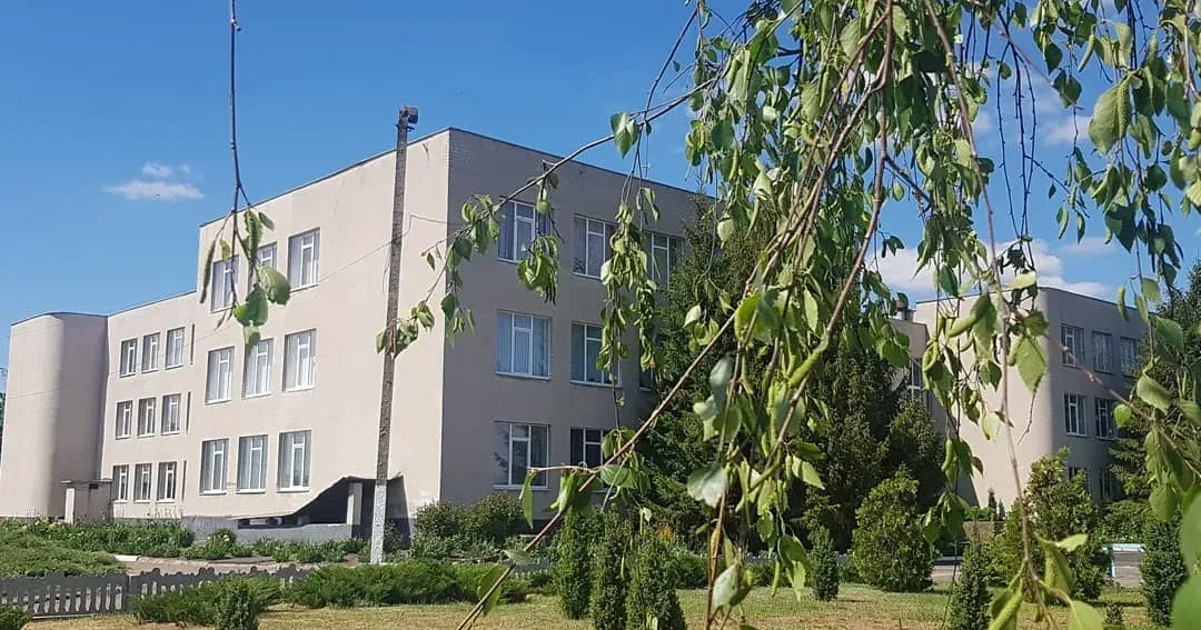 Фото - фейсбук/Лиманський ліцей Інформаційним освітнім ресурсом «Освіта.ua» складений рейтинг загальноосвітніх шкіл Харківської області, що посіли найвищі місця у рейтингу шкіл України за підсумками НМТ 2023 року