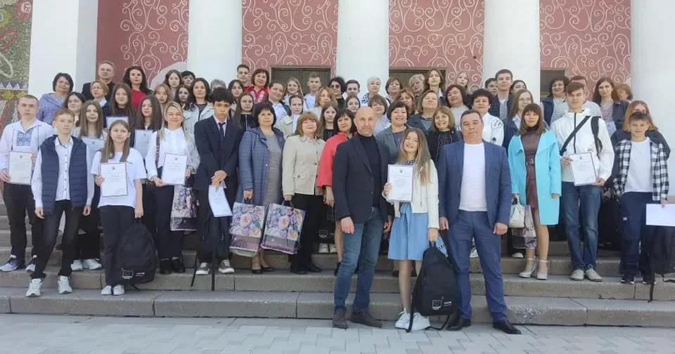 Фото - Слобожанська селищна рада Талановиті учні та їхні вчителі Слобожанської громади отримають премії на порталі Gromada Group