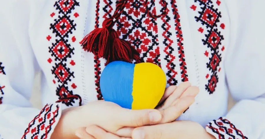 День вишиванки в Україні у 2023 році припадає на 18 травня. Всесвітній День вишиванки відзначається щороку у третій четвер травня.