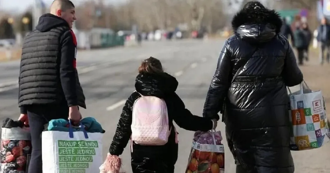 Ілюстративне фото Допомога ВПО: кому потрібно звернутися із заявою для продовження виплат на порталі Gromada Group
