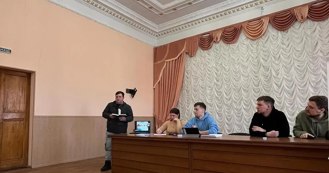 Головна світлина новини на сайті Gromada Group Молодіжна рада Слобожанського підписала меморандум про співпрацю з «КРОКом» та ГО «Майбутнє 22» на порталі Gromada Group