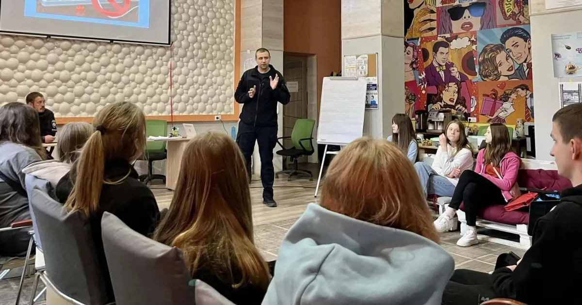 Фото - Чугуївське РУ ГУ ДСНС України у Харківській області З учнями Слобожанського ліцею №1 обговорили виклики, що можуть загрожувати підліткам на порталі Gromada Group