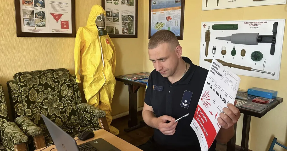 Фото - фейсбук/Чугуївське РУ ГУ ДСНС України у Харківській області Урок безпеки для учнів Лиманського ліцею Слобожанської громади провели рятувальники на порталі Gromada Group