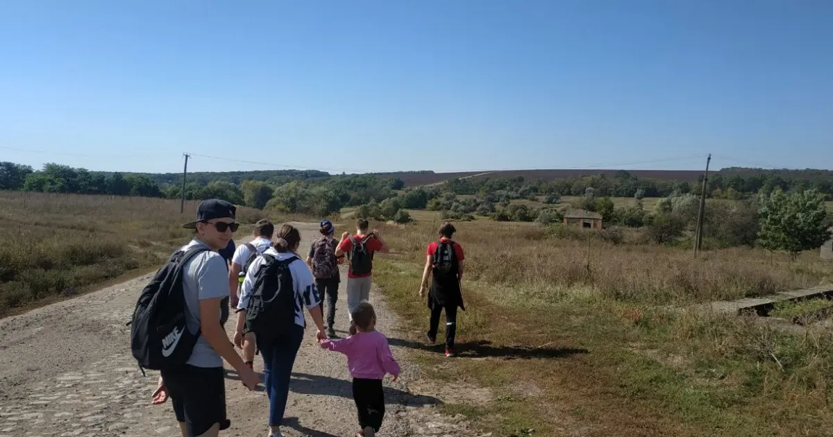 Фото - фейсбук/відділ культури, молоді, спорту та туризму Слобожанської селищної ради На першому з них — від Нижнього Бишкина до Сухої Гомільші — вже провели тестовий робочий похід